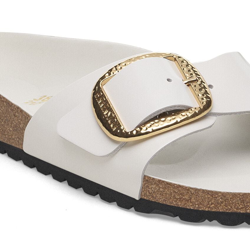 Madrid Hammered Big Buckle - Antique White High Shine Leather||Madrid grosse boucle martelée - Cuir verni blanc antique