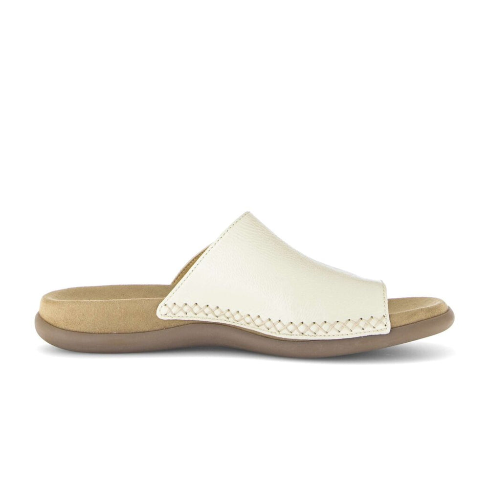 83.700.93 Sandal - Patent Beige Leather||83.700.93 Sandales - Cuir beige patent
