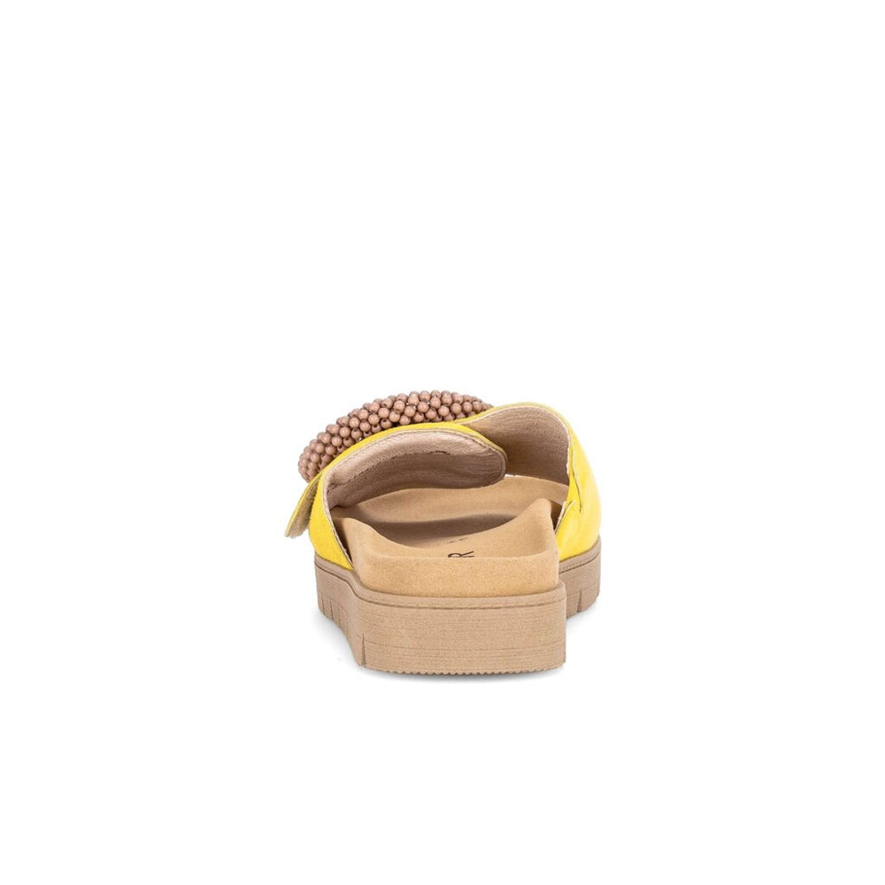 83.745.10 Sandal - Yellow Suede||83.745.10 Sandales - Suède jaune