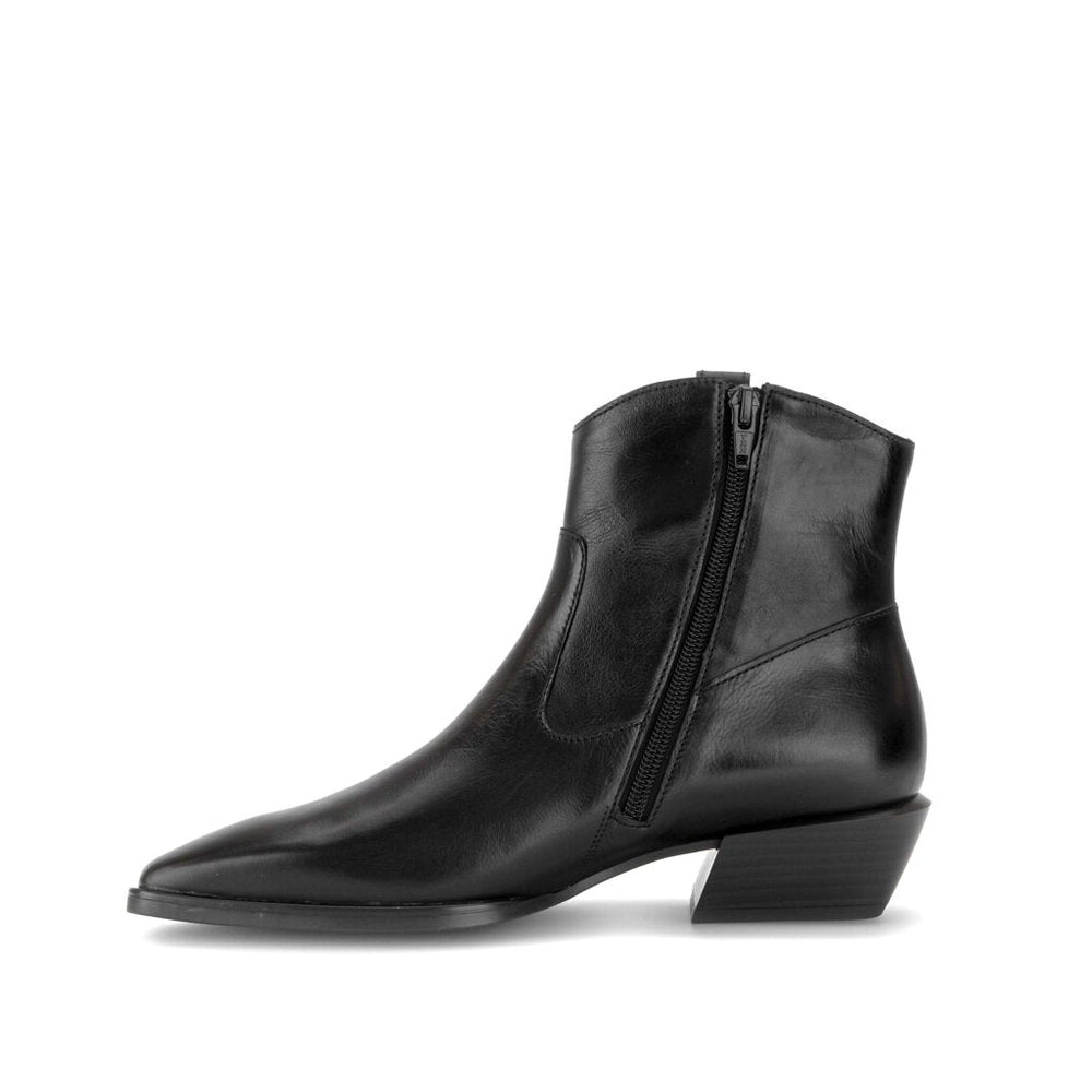 Samantha - Black Leather||Samantha - Cuir noir