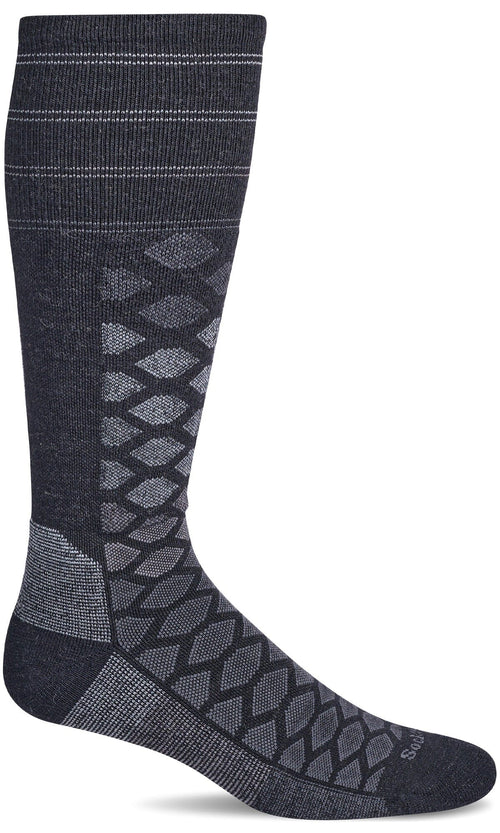 The Edge Medium Knee-High Men - Black Moderate Compression (15-20mmHg)||The Edge Medium au genou pour hommes - Noir compression modérée (15-20mmHg)