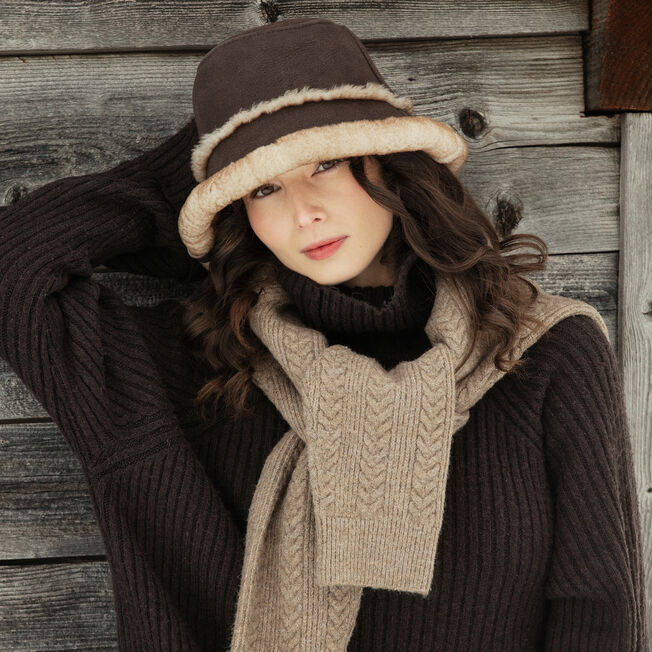 Sheepskin Hat Deluxe - Chocolate||Chapeau en fourrure de luxe - Chocolat